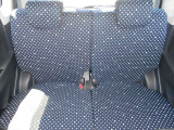 後部座席も広々です!目立った汚れや傷もなく綺麗です!納車の際にはルームクリーニングを実施しております!