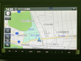 鮮明な地図表示で、スムーズなナビゲーションを実現。目的地までのルートを分かりやすく案内してくれます。