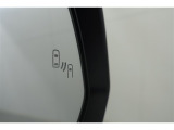 ★ブラインドスポットモニター付きです、隣の車線を走る車両をレーダーで検知、ドアミラーでは確認しにくい後側方エリアの車両をお知らせいたします。