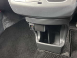 【グローブボックス】収納スペースも充実しております。