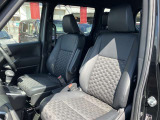 運転席・助手席は広々で快適にお乗りいただけます。