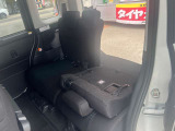 後部座席も十分な広さがあります!シートを倒せば荷物もさらに沢山積めますね♪