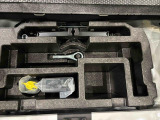ラゲージの下にはジャッキや応急パンク修理セットが備わっています
