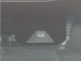 ◆Honda SENSING◆ カメラ等装置で精度の高い検知能力を発揮、安全運転を支援します。ステアリング上のコントローラーに注目!