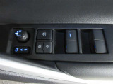 運転席側のパワーウィンドウスイッチです。全ての窓の開閉操作ができます。