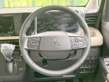 【純正革巻きステアリング】上質な革を使用することで、手にしっかり馴染みとても運転しやすいハンドルです♪