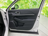 質感溢れるドアトリムが、車内空間を上質な雰囲気に演出。細部にまでこだわった、快適な空間設計です。