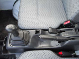 4WD/5速MT/エアコン/パワステ/作業灯/AM・FMラジオ/ドアバイザー