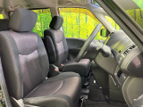 運転席シート廻りは使用感も少なく、良好な状態となっています。前オーナー様が丁寧に使っていたことがよくわかりますね。