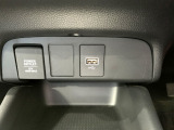 【USBポート】充電や音楽再生に対応。長距離移動時にも役立ちます。※機種により対応しない場合があります。