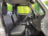 運転席シート廻りは使用感も少なく、良好な状態となっています。前オーナー様が丁寧に使っていたことがよくわかりますね。