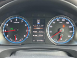 シンプルで分かりやすい表示で、車の状況を常に把握できます。視認性の高いデザインで、運転中の確認も容易です。