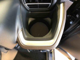便利なドリンクホルダーが付いています。