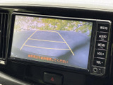 駐車時や後退時の安全をサポート。後方の状況を映像で確認でき、安心して運転できます。