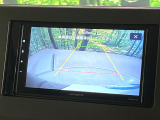 【バックカメラ】駐車時に後方がリアルタイム映像で確認できます。大型商業施設や立体駐車場での駐車時や、夜間のバック時に大活躍!運転スキルに関わらず、今や必須となった装備のひとつです!