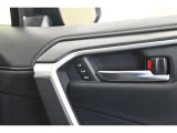 パワーシート搭載。微妙な調整が手軽にでき、ぴったりのポジションで運転することが可能です。