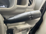 【オートライト】周りの明るさに応じて自動でヘッドライトの点灯・消灯ができる機能です!ライトの付け忘れ・消し忘れなどが無くなり、雨の日や夕方の走行も安心!トンネル通過時も便利ですね♪