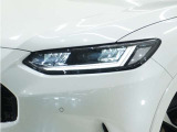 【LEDヘッドライト+デイタイムランニングランプ】主流のLEDヘッドライトに、日中でも他者からの視認性を良くするデイタイムランニングランプ装備!スタイリッシュでかっこよく仕上がっています。