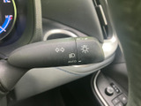 操作感にこだわったウインカーレバー。指先でスムーズな操作を実現し、安全な車内空間をサポートします。