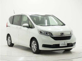 ◆路外逸脱抑制機能◆システムが車線(実線、破線)を検知し、ディスプレー表示とステアリング振動の警告で注意を促すとともに、車線内へ戻るようにステアリング操作を支援します。