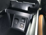 センターコンソールボックス内には、通信/充電用USB端子(Type-A)とHDMI入力端子が設置されています。