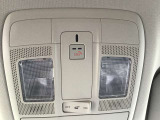 運転席天井部分です。SOS緊急通報ボタンも装備されています(別途ご契約が必要です)