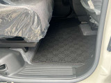 フロアマットも綺麗にクリーニングして納車しております!