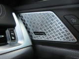 ハーマンカードンHi-Fiスピーカーシステム装備です。ハイクオリティなサウンドでドライブも快適です。