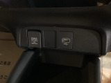 スマートフォンなどの充電に便利なUSBポート。
