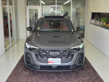 先代からデザインが変らないシングルフレームグリルです。全車同じデザインで統一感があり、Audiのアイコンの一つです。