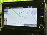 目的地までのルートをスムーズに案内してくれるので、運転中でも安心して操作できます。鮮明な表示で視認性も高く、長距離ドライブにも最適です。