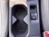 フロントセンター部分にドリンクホルダーがあります