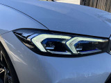 BMWのオートライトは積極的にライトをつけることにより、自車の存在を周囲に向けアピールいたします。それは安全性への配慮でもあります。