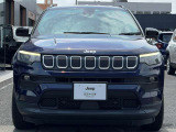 7つのグリルの「セブンスロットグリル」はJEEP車である象徴です。
