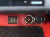 USB接続により外部オーディオと連携する事ができ車内で音楽を楽しむ事が出来ます。