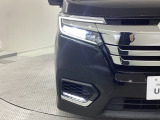 LEDヘッドライトです。蛍光灯のような明るさが特徴で広い範囲を明るく照らしてくれます。光量が大きいので暗い場所での視認性が上がります。また寿命が長く、消費電力も少ないので経済的です。