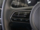 【ステアリングスイッチ】ステアリング周りでのスイッチ操作が行えますので、走行中でも各種操作可能です。お近くの広島マツダまでお越しください。
