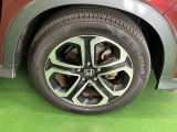 純正アルミホイールです。足元が引き立つので、車全体のイメージがアップしますよ!