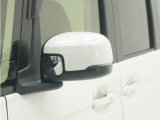 ◆ドアミラーウインカー◆ドアミラーにウインカーを装備しています。対向車に自身の進行方向を合図し安全に運転できます。