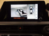パノラミックビューモニター付きです。車両を上から見たような映像をディスプレイオーディオ画面に表示。運転席からの目視だけでは見にくい、車両周辺の状況をリアルタイムでしっかり確認できます。