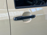 品質へのこだわり!フロアマットやシートなど車内をキレイに清掃し、ニオイや汚れなどを徹底的にクリーニングしてもらっております。室内はピカピカです☆