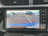 駐車時や後退時の安全をサポートするバックモニター。周囲の状況を把握しやすく、安心して運転できます。