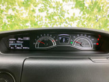 運転に必要な情報をひと目で確認できるメーターパネル。操作を妨げることなく、安全運転をサポートします。洗練されたデザインも魅力のひとつです。