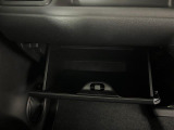 収納スペースになります!車検証入れなども入ります♪