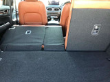 後部座席を倒すとかなりの広さがあり大きな荷物もラクラク積めますよ!