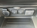 前席左右シートヒーター、USB入力端子が付いています!