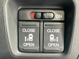 【両側パワースライドドア】スマートキーや運転席のスイッチで後席両側スライドドアの開閉が可能♪電動だから力を入れてドアを開ける必要が無く、小さなお子様でも簡単に開け閉めでき快適です♪
