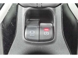 電動パーキングブレーキを搭載。スイッチ操作でパーキングブレーキを作動・解除することが可能です。