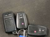 キーを取り出さずにドアを施錠&解錠。クルマの始動も可能です。