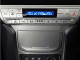 左右独立温度コントロールフルオートエアコンです。運転席、助手席それぞれで独立して温度設定ができます。冷え性の方が乗っても安心ですね♪